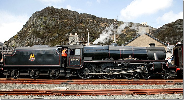 File:Black 5 @ Blaenau Festiniog 5-2-09 w-Welsh Mountaineer.jpg