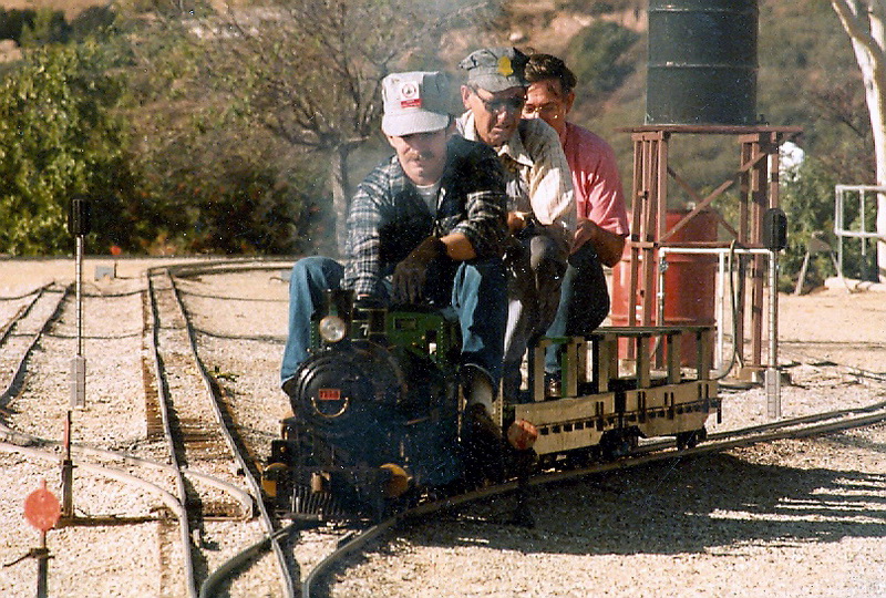 File:GaryArmistead GeneAllen DanOBrien GoletaValleyWesternRR 19801116.jpg