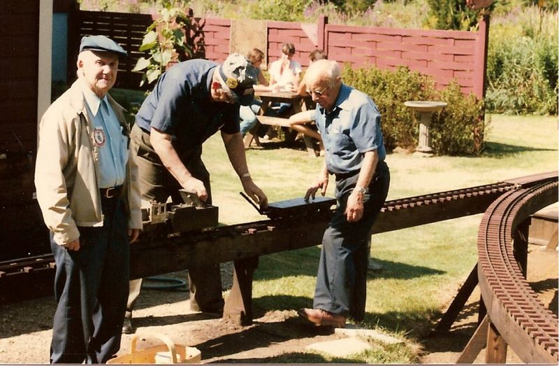 File:Carl Purinton at son Charlie Purintons track 1985.jpg