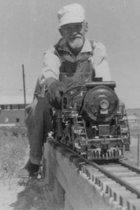 Arthur Wegner, running his 3/4 inch scale, 3.5 inch gauge 4-4-2 Atlantic, June 1959. Photo by Ken Scheer.