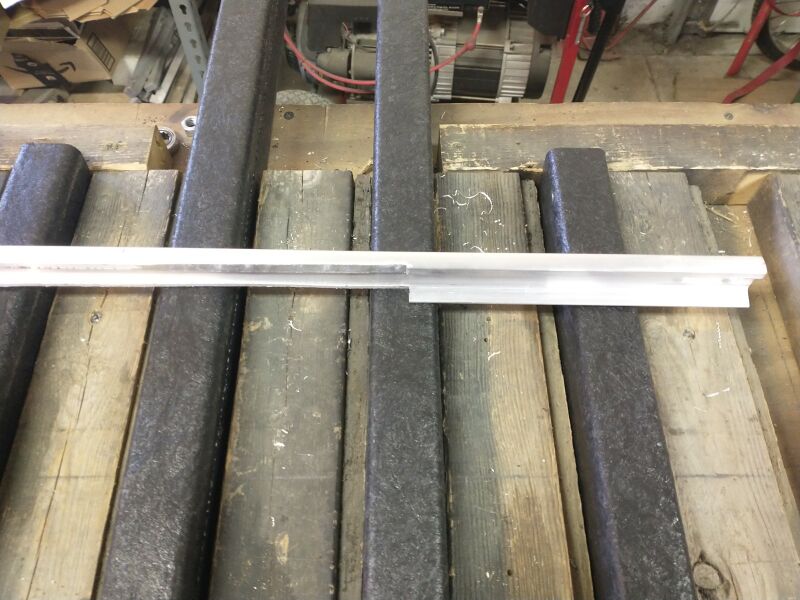 File:Carl MidwestScaleRail SideNotch.jpg