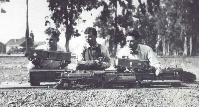 File:Ron and Vic Shattock Suisun California.jpg