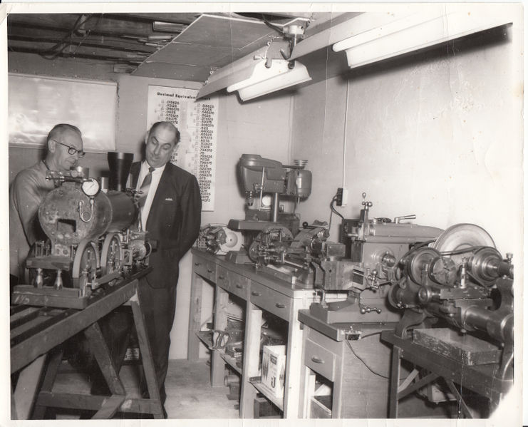 File:RalfFrancis Shop photo by AWLeggett.jpg