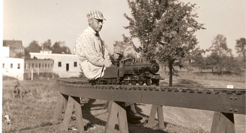 File:Carl Purinton RedHen NELS Danvers 1946.jpg