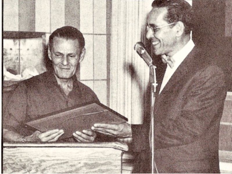 File:Walter H Allen receiving LiveSteamMagazineAward.jpg