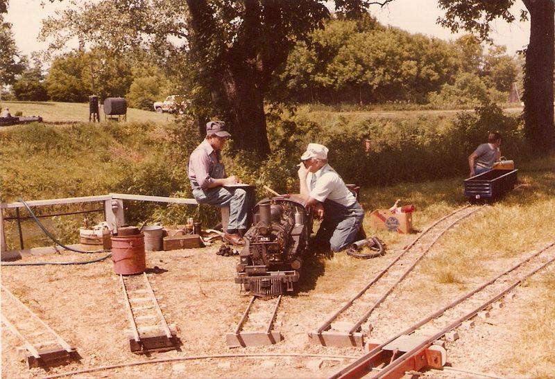 File:KenStanaback at HaroldHerders RockValleyLines KalamazooMI.jpg